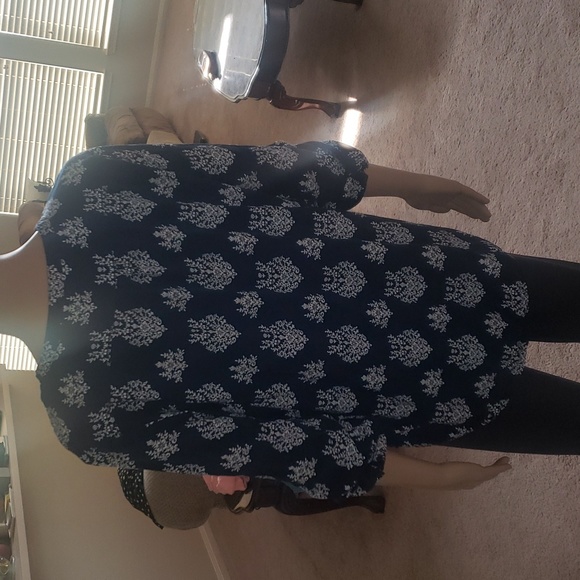 Fun2Fun m flowy vneck button tab quarter sleeve rayon blouse - Picture 3 of 4